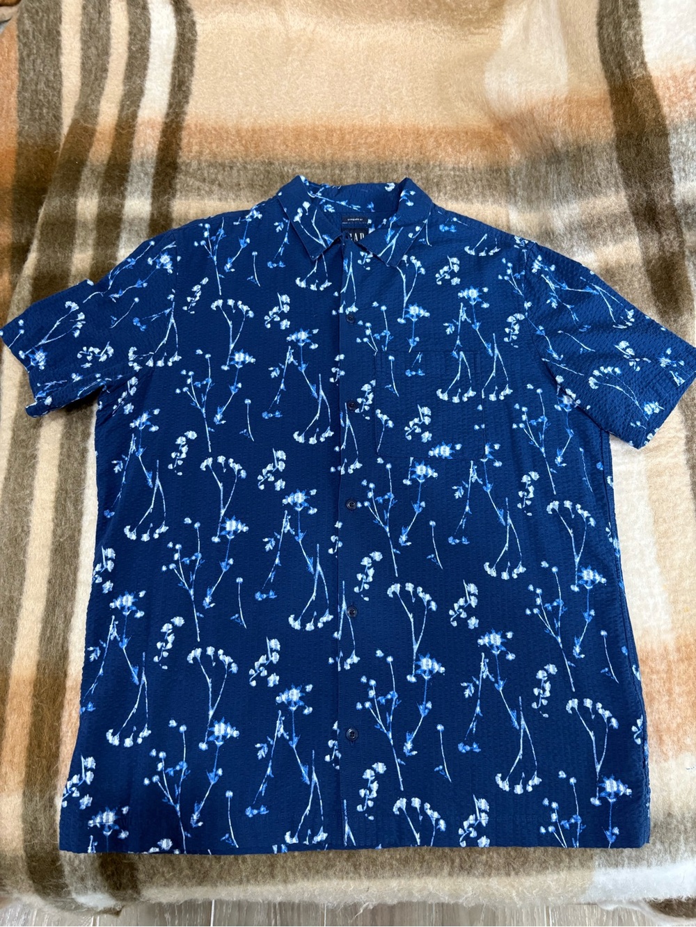 Gap button down shirt size M